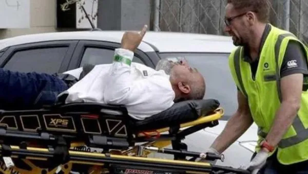 السعودي "رافع السبابة".. "أيقونة" مجزرة نيوزيلندا
