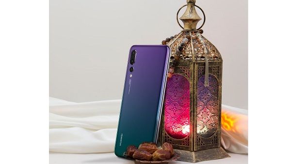 سواء كان الشخص الذي تحبون من عشاق السفر أو التصوير الفوتوغرافي، فإن هاتف HUAWEI P20 Proسيضمن له تجربة تصوير لا يعلى عليها؛ فهو مزوّد بتكنولوجيا التعرّف على المشهد والأجسام بالوقت الحقيقي مدعومةً بالذكاء الاصطناعي.