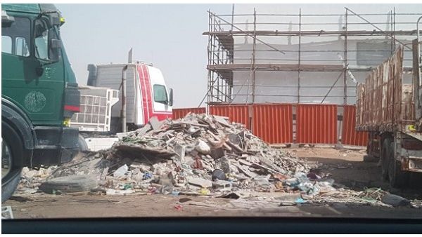 رصدت الحملة الانتهاكات المتعلقة بالمركبات المهجورة ، وبناء النفايات ، والوحدات السكنية المتداعية وغيرها. رصدت الحملة الانتهاكات المتعلقة بالمركبات المهجورة ، وبناء النفايات ، والوحدات السكنية المتداعية وغيرها.