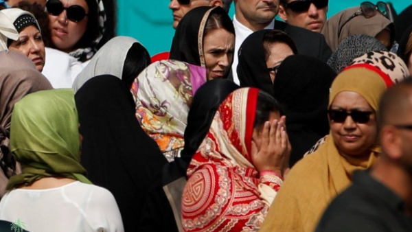 رفع الأذان بالتلفزيون النيوزيلندي وأرديرن تحضر صلاة الجمعة