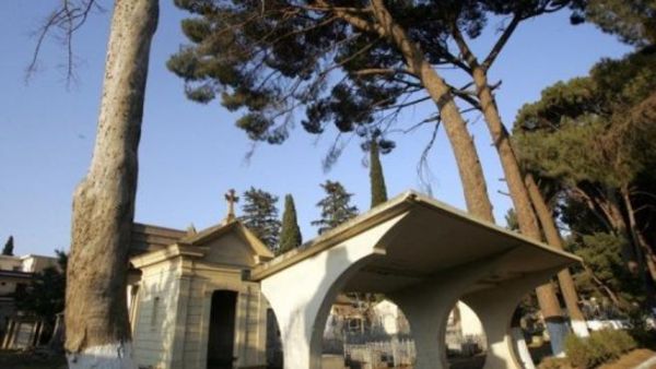 مقبرة مسيحية في بليدا في الجزائر تعود الى عهد الاستعمار الفرنسي
