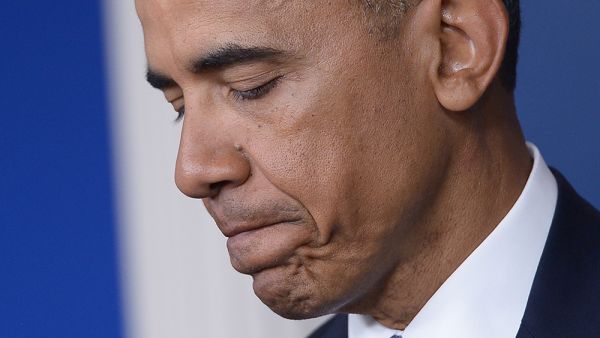 US President Barack Obama pauses as he speaks during a previously unannounced appearance in the Brady Briefing Room of the White House on April 23, 2015 in Washington, DC. (AFP/Mandel Ngan)