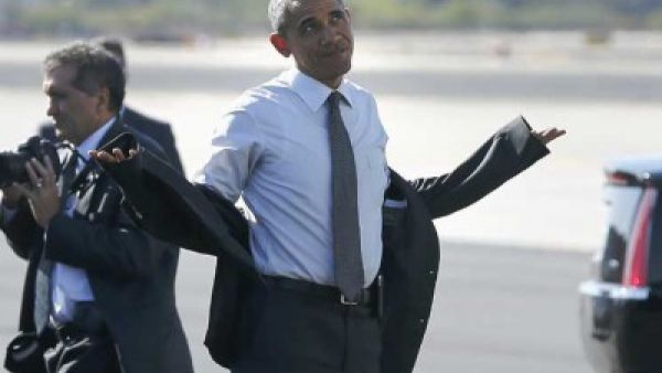 ايمائه ساخرة من اوباما 