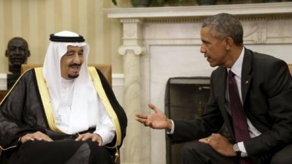 الرئيس الأمريكي باراك اوباما خلال استقباله العاهل السعودي الملك سلمان في البيت الابيض بواشنطن
