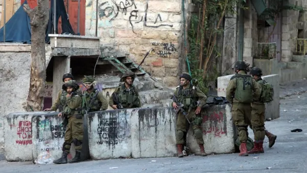 Israeli occupation forces stand guard in West Bank city of Hebron on October 28, 2015. (AFP/Hazem Bader)