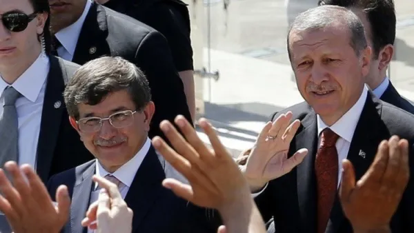 داود أوغلو يعلن دعمه أردوغان في الانتخابات الرئاسية
