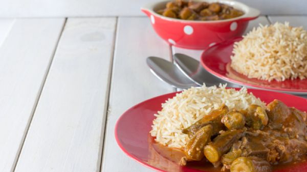 طبق البامية مع الأرز بالشعيرية
