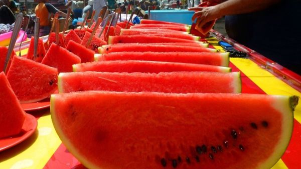 Announced just before Ramadan, the UAE import ban on Omani produce is hurting farmers. (AFP/ Sabah Arar) Announced just before Ramadan, the UAE import ban on Omani produce is hurting farmers. (AFP/ Sabah Arar)