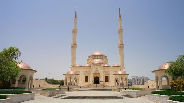 Sultan Taymoor Grand Mosque in Muscat. (Twitter)