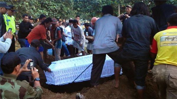 إعدام 4 من مهربي المخدرات في أندونيسيا يثير احتجاجات