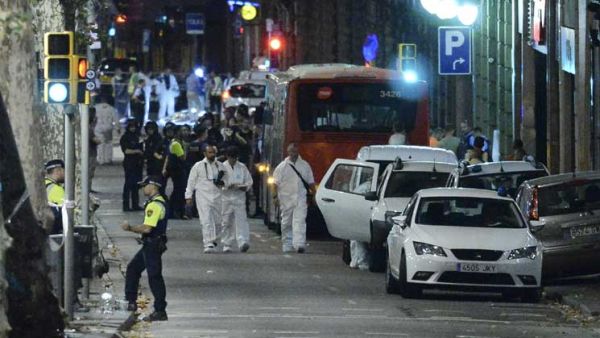 سبعة جرحى بعملية دهس في كامبريلس بجنوب برشلونة والشرطة تقتل خمسة أشخاص مشتبه بهم
