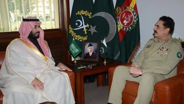 قائد الجيش الباكستاني مع ولي ولي العهد السعودي وزير الدفاع، الأمير محمد بن سلمان