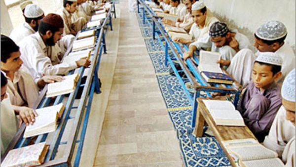 برقيات ويكليكس تتحدث عن تمويل السعودية والإمارات شبكة في باكستان تجند الاطفال للمشاركة في الجهاد