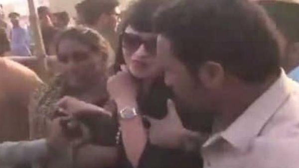 امرأة عضو في الحزب الباكستاني الحاكم "الرابطة الإسلامية"، جناح نواز شريف، تتعرض لتحرش جماعي