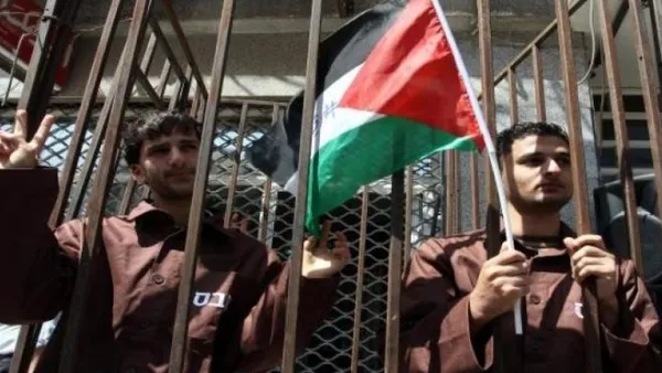 إسرائيل تقمع الأسرى بسجونها إثر احتجاجات على استشهاد زميلهم
