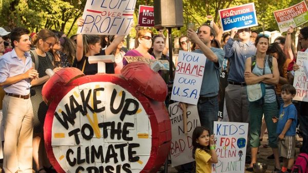 Protesters in Washington DC protest against Donald Trump's decision to withdraw the US from the Paris climate accord on June 2, 2017. (AFP)