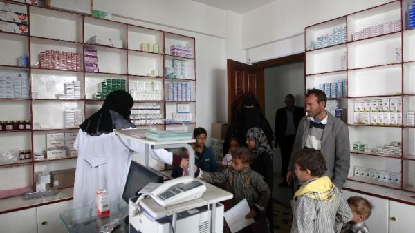 A Yemeni family receives Thalassaemia medications at a pharmacy from the Yemen Association for Thalassaemia and genetic blood disorders, in the capital Sanaa, on March 2, 2016. (AFP/Mohammed Huwais) A Yemeni family receives Thalassaemia medications at a pharmacy from the Yemen Association for Thalassaemia and genetic blood disorders, in the capital Sanaa, on March 2, 2016. (AFP/Mohammed Huwais)