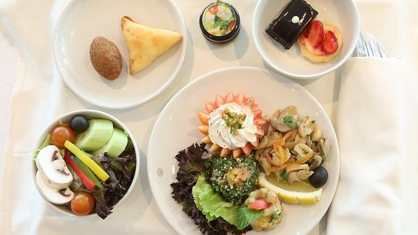 Royal Jordanian will offer a new selection of snack meals to economy class passengers on all short- and medium flights, starting from September 15.