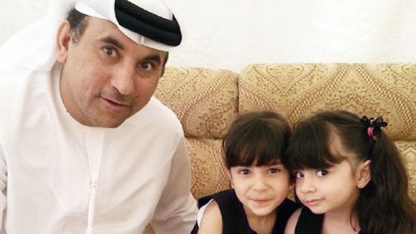 Salarey with his two daughters before his death. (Image: Mz-mz.net/)
