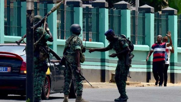 خمسة قتلى برصاص الشرطة إثر فشل عملية سطو مسلح في أبيدجان
