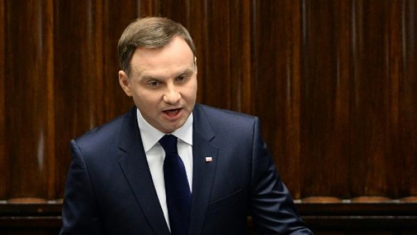 الرئيس البولندي يخشى "مخاطر وبائية" بسبب تدفق اللاجئين