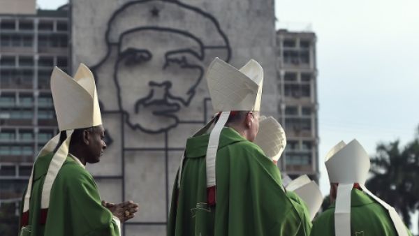 غالبا ما ينجر الشباب إلى التطرف باسم الدين لزرع الشقاق