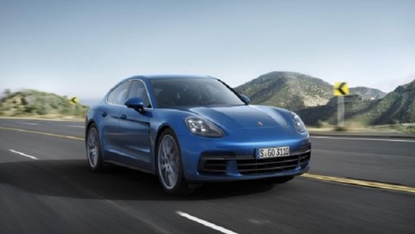 تعزّز عدد السيارات المُسلّمة بشكل لافت بفضل تسليم حوالى ‎28,000 سيارة من طراز "باناميرا" Panamera الجديد، بزيادة ‎83 بالمئة عن العام السابق.