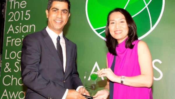 Rashid Abdulla, Senior Vice President and Managing Director, DP World Asia Pacific Region receives the award at the Asian Freight, Logistics and Supply Chain Awards 2015 in Hong Kong