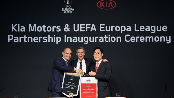 بموجب الاتفاقية، ستقوم "كيا موتورز" بتوريد أسطول من 90 مركبة لنهائيات كأس أوروبا في 2019 و 2020 و 2021.