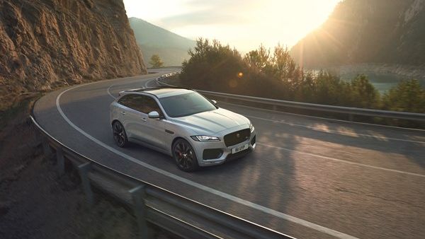 سيارة جاكوار F-PACE 2018