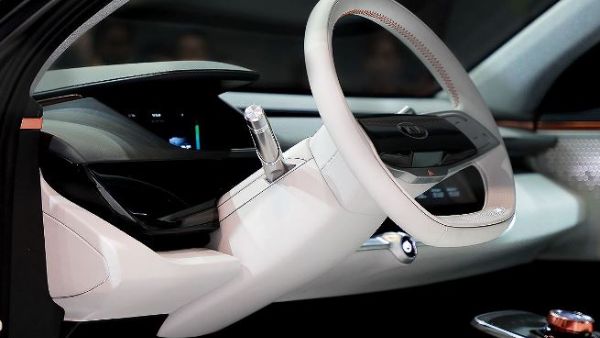 The KIA Concept Niro EV combines the stylish design of a modern compact SUV with the high efficiency of a next-generation electric vehicle powertrain. 