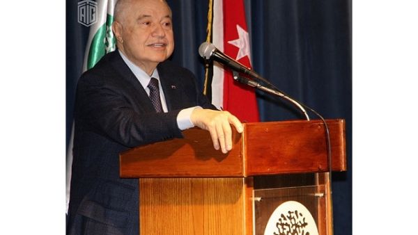 دعا أبوغزاله إلى أهمية إجراء الإصلاحات التعليمية واندماج تقنية المعلومات والاتصالات.