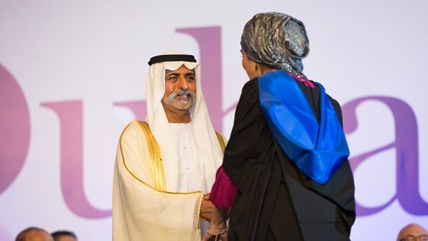 تم خلال الحفل منح السيد عماد عزمي، رئيس شركة الشعفار للمقاولات العامة درجة فخرية من قبل جامعة هيريوت وات في دبي.