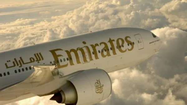 سوف تخدم طيران الإمارات بوسطن اعتباراً من 10 مارس 2014 برحلات يومية بطائرة بوينج 777-200LR مقسمة إلى ثلاث درجات
