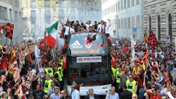 The team toured Milano in an open bus while fireworks went off in the colours of the Italian flag in front of 80,000 supporters