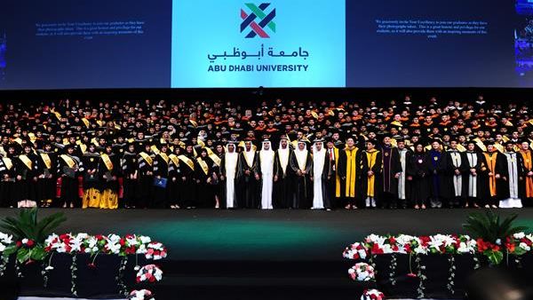 1080 خريج وخريجة من الدفعة العاشرة بجامعة أبوظبي