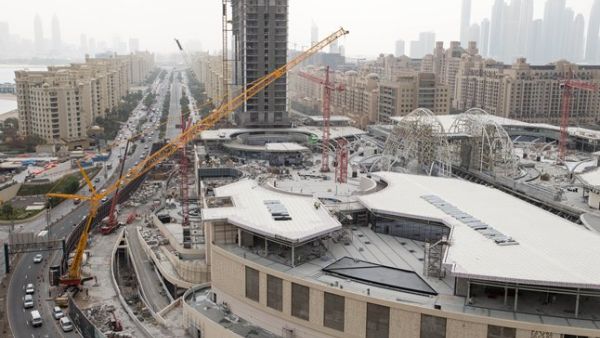 The news comes as a giant, 600-tonne tower crane is removed from the construction site, signalling a major milestone in Nakheel Mall’s progress. 
