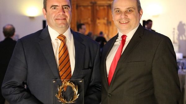 David Kerr, VP Etihad Cargo receives the award from Dr Kostas Iatrou, Managing Director, Air Transport News, during the presentation ceremony at the Araina Museum, Geneva