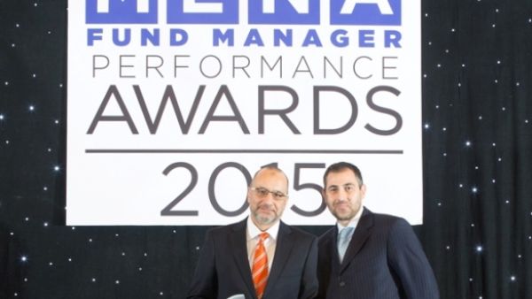 AbdulKadir Hussain receives the award