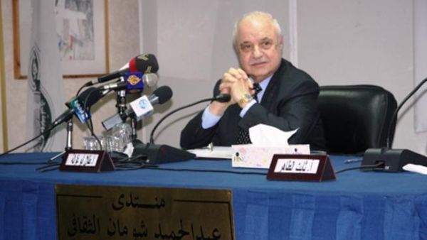 د. طلال أبوغزاله خلال المحاضرة