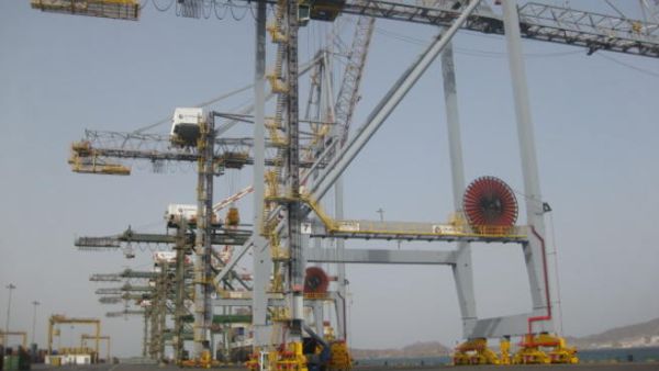 الرافعات الجديدة في محطة موانئ دبي العالمية-عدن