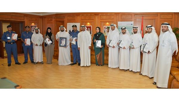 Ahmed Mahboob Musabih flanked by ideasUK awardees from DC Ahmed Mahboob Musabih flanked by ideasUK awardees from DC