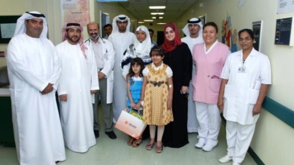 The delegation, including Salem Al Shamsi, Head of Government Relations, Maryam Al Shorafa, Head of Ladies Banking, and Abdul Aziz Al Ali, Relationship Manager – Government Business Relationship, handed out gifts to young patients currently being cared for at the hospital