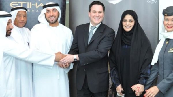 Dr. Rashed Mubark Almansoori Red Crescent UAE; Dr. Saleh Mussa Altaee, Red Crescent UAE; Dr. Mohammed Ataaq Alfalahi, Secretary General Red Crescent UAE; Peter Baumgartner, Etihad Airways’ Chief Commercial Officer; Na’uma Almansoori, Alghadeer project manager; celebrate the launch of the Al Ghadeer project
