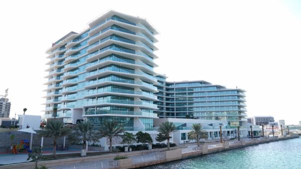 Redefining waterfront living, Al Hadeel sits on the seafront of Al Raha Beach.