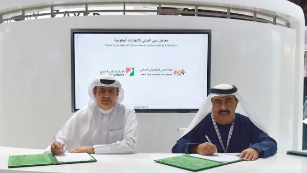 قام بتوقيع الاتفاقية، التي جرت على هامش معرض دبي للإنجازات الحكومية في دورته السادسة، كل من: سعادة سامي القمزي، مديـر عام اقتصادية دبي؛ وسعادة محمد عبدالله أهلي، مدير عام هيئة دبي للطيران المدني، بحضور عدد من كبار المسؤولين والتنفيذيين من الطرفين.