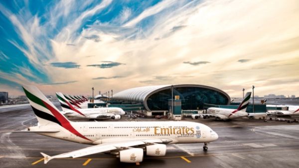 	طائرة الإمارات A380 في الكونكورس A لمطار دبي الدولي