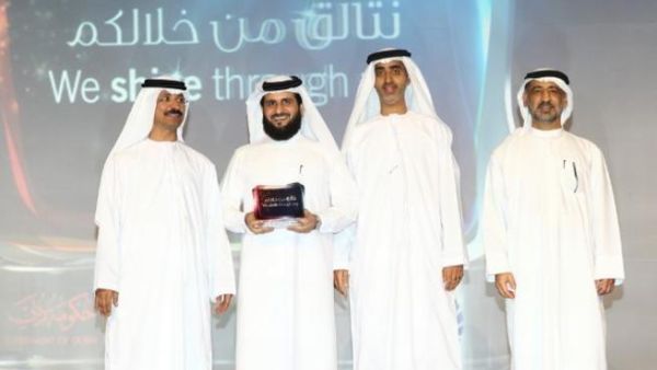 Imdaad Chief Executive Officer Mr. Jamal Abdulla Lootah receiving an appreciation award from Dubai Customs