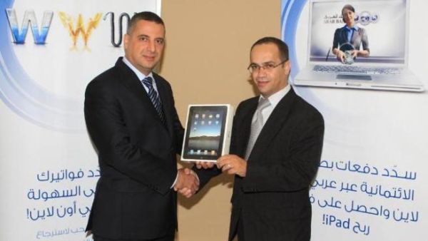Amer Matouk, Head of Consumer Banking in Jordan delivers the award