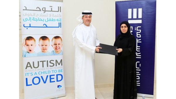 Awatif Al Harmoodi, General Manager, Operational Quality & Processes at Emirates Islamic, presenting the cheque to Mr. Mohammad Amin Al-Emadi, Board Member at Dubai Autism Center.